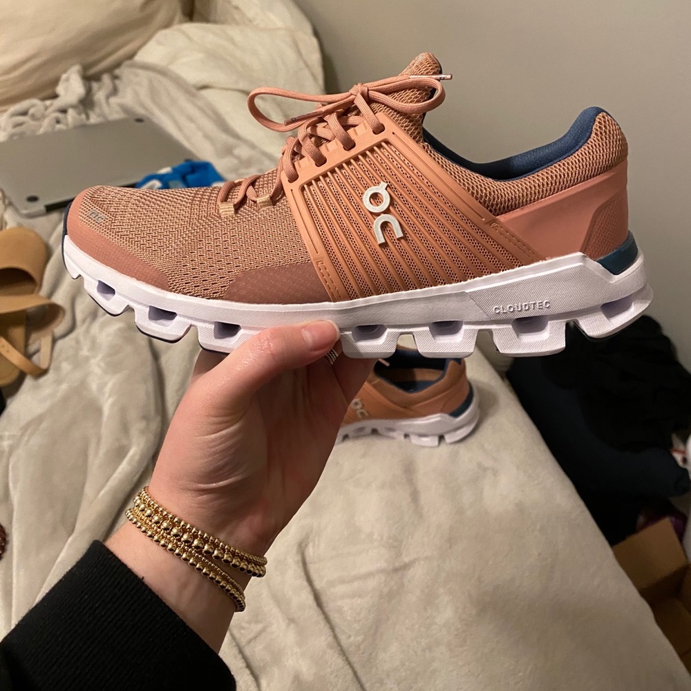 Brand new women’s On cloudswift running shoe